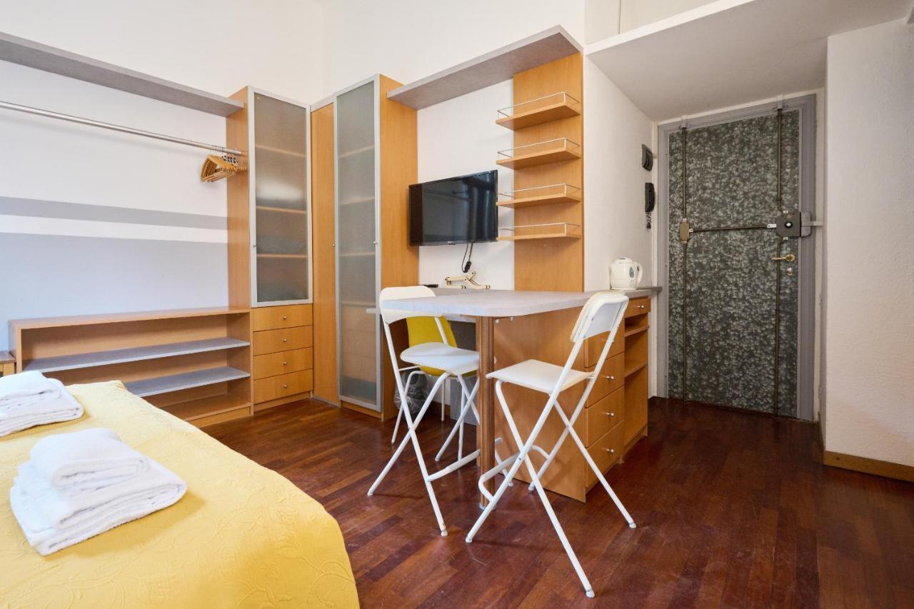 Artist Nadia'S Apartment In Porta Vercellina Milano Exterior foto