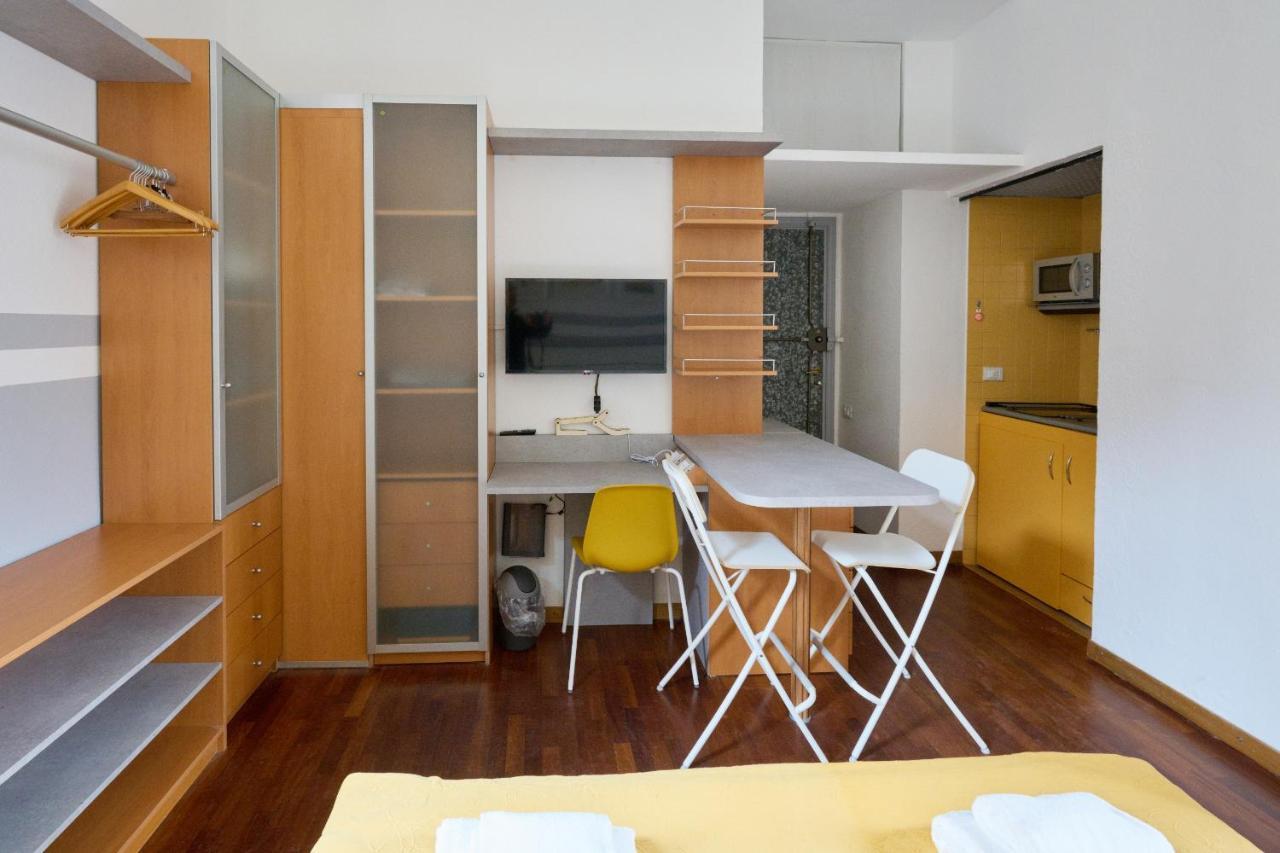 Artist Nadia'S Apartment In Porta Vercellina Milano Exterior foto