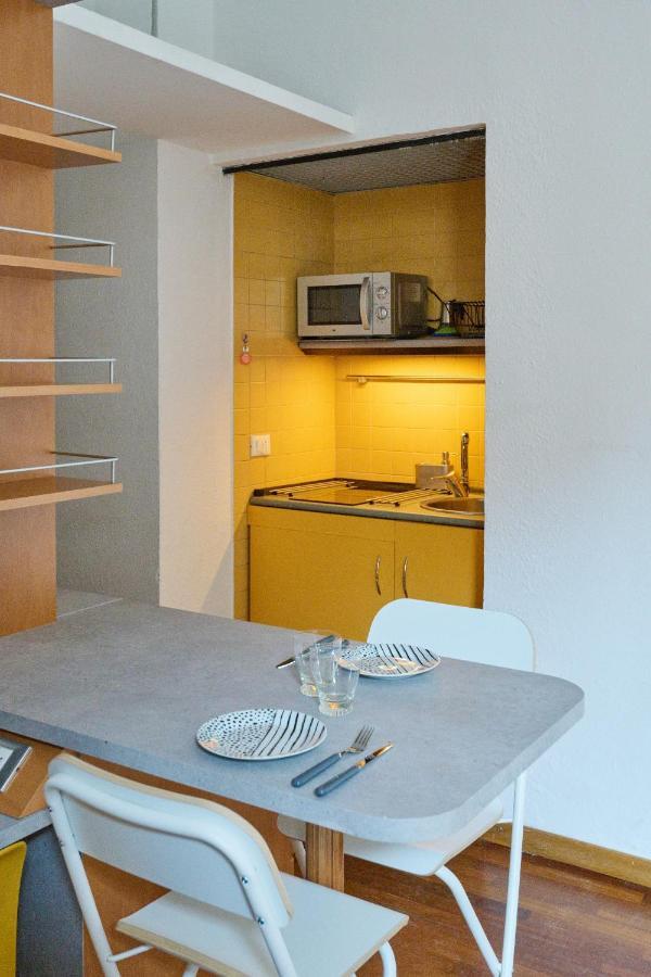 Artist Nadia'S Apartment In Porta Vercellina Milano Exterior foto
